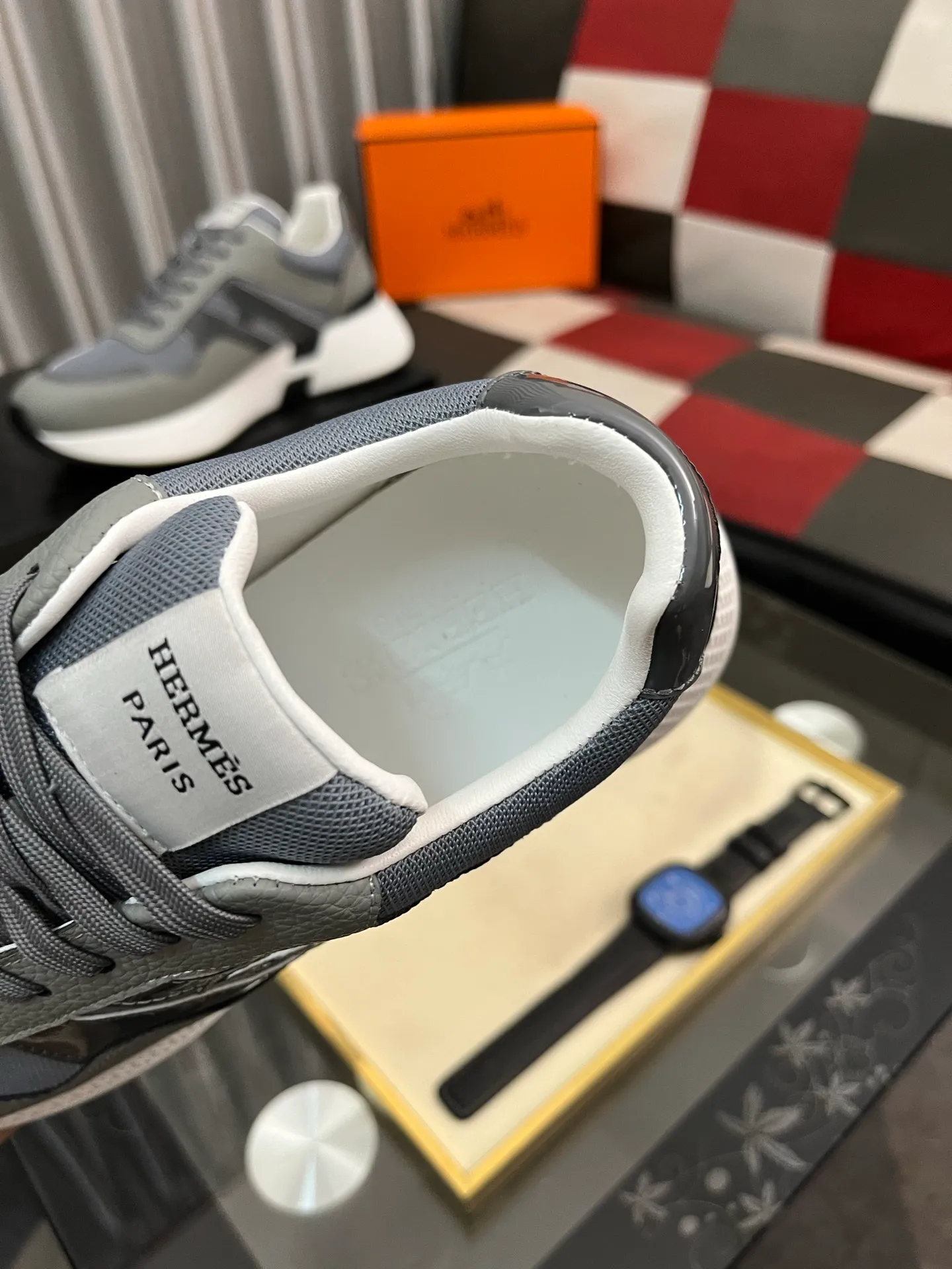 Men's shoes 💰540⌚️⌚️HERMES/Hermès Hugo thick-soled sneakers, casual men's shoes, these sneakers are made of imported first-layer cowhide leather and breathable mesh design. The contrasting color design creates a dynamic and modern shape. The front end of the toe is decorated with natural-color rubber inlays, which is novel and fashionable. The texture is incomparable, with cowhide lining and cowhide foot pads, the upper foot is comfortable and breathable, and the rubber sole is decorated with geometric patterns and iconic "H" details. A very personal one! Size: 38-44